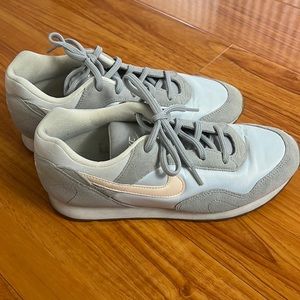 Nike shoes size 7 women’s light blue grey and light pink color